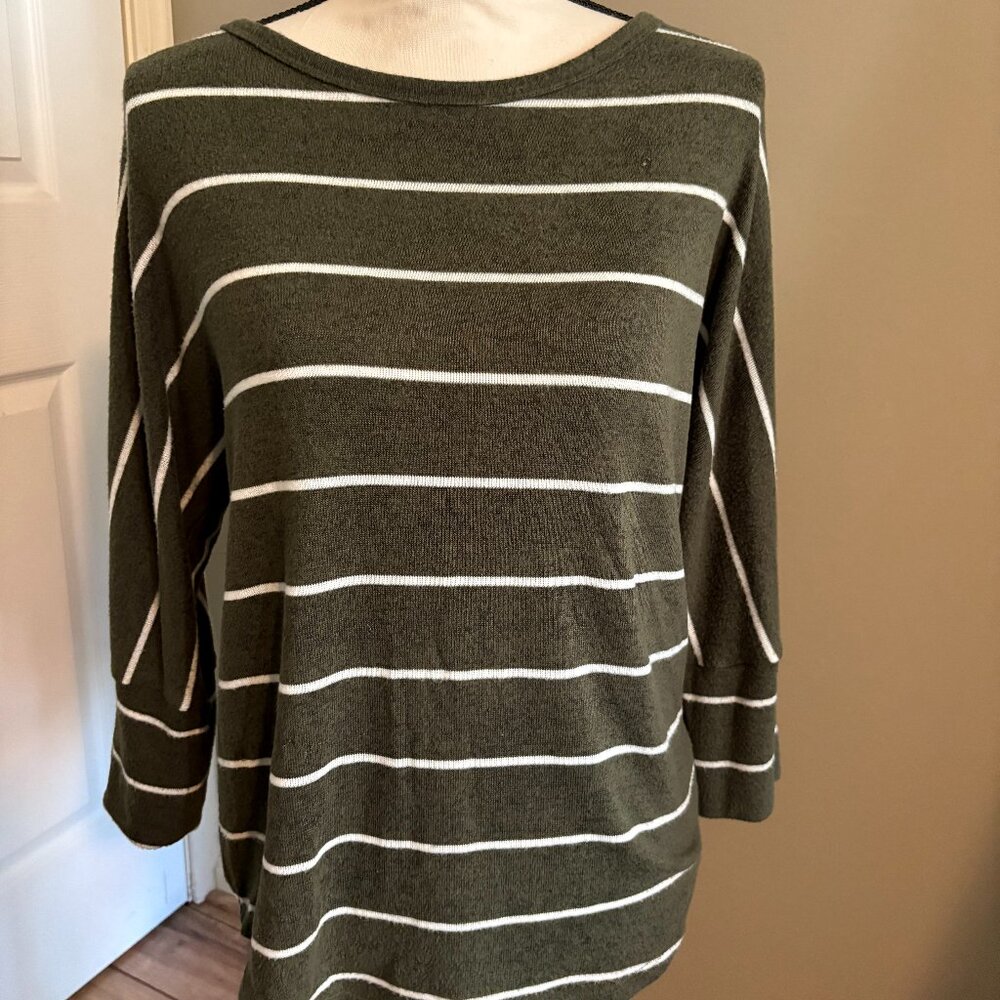 GUC Market and Spruce Olive green 3/4 sweater size S